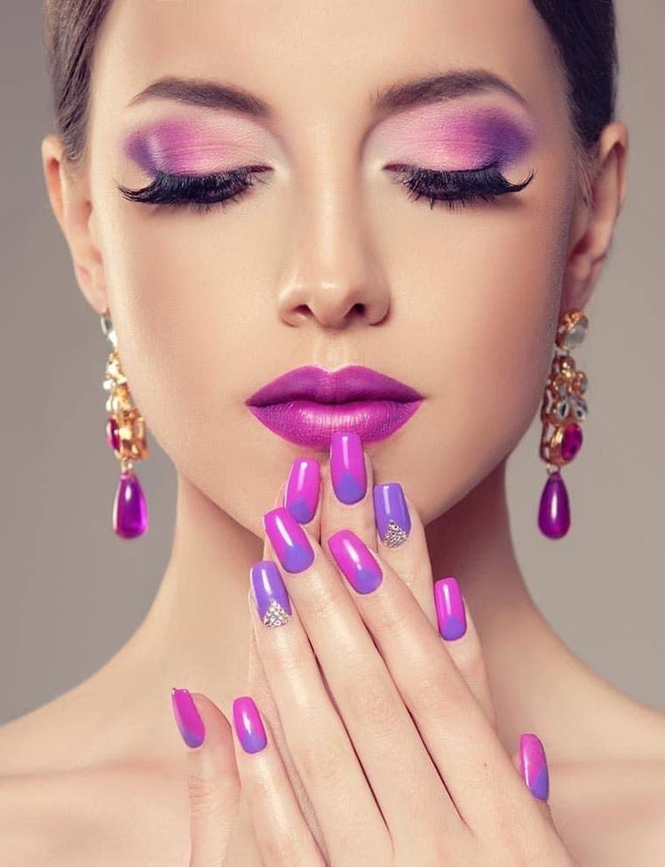 Diva Nails & Spa logo